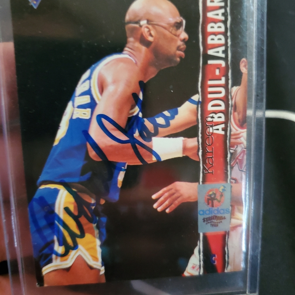 Kareem Abdul-Jabbar Autographed card